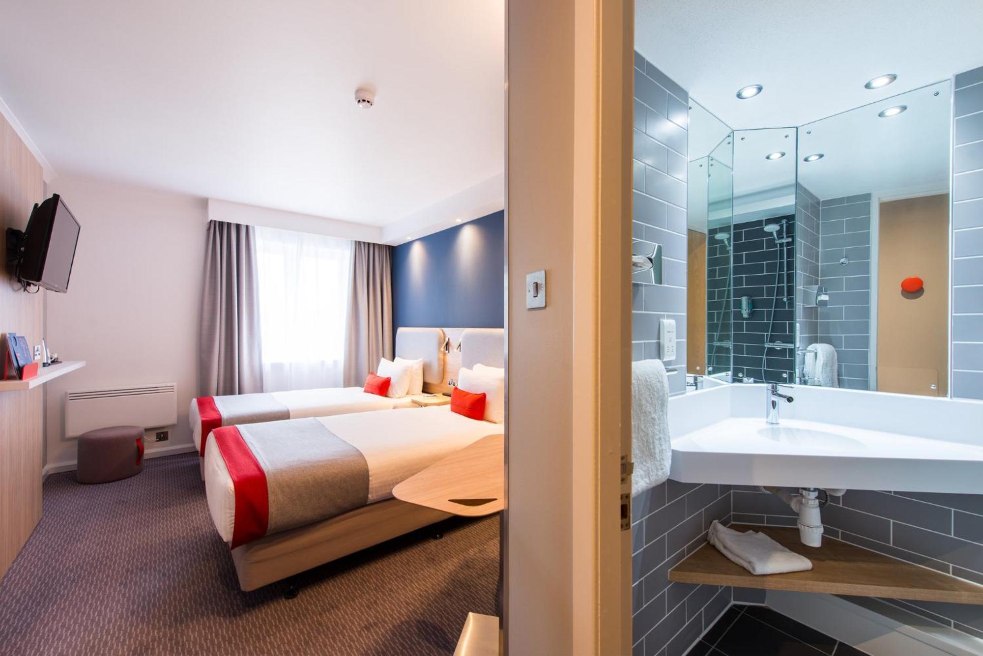 Express Strathclyde Park M74, Jct 5 By Ihg 3* Motherwell