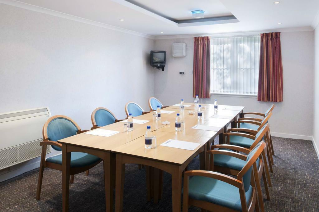 Express Strathclyde Park M74, Jct 5 By Ihg Motherwell